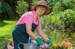 woman-gardening woman-gardening